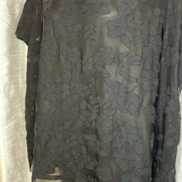 EVRI Women’s 3X Black Semi Sheer Textured  Floral V Neck Short Sleeve Top - Picture 3 of 7